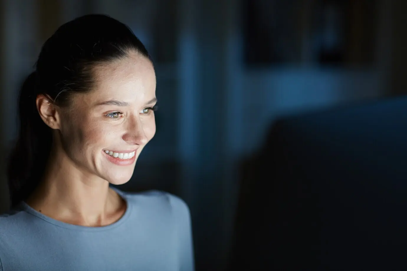 Bitte gib die ursprüngliche Beschreibung von „Night workaholic“ an, die ich auf Deutsch umformulieren soll.